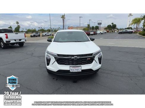 Certified 2025 Chevrolet Trax RS w/ Driver Confidence Package FWD image 3