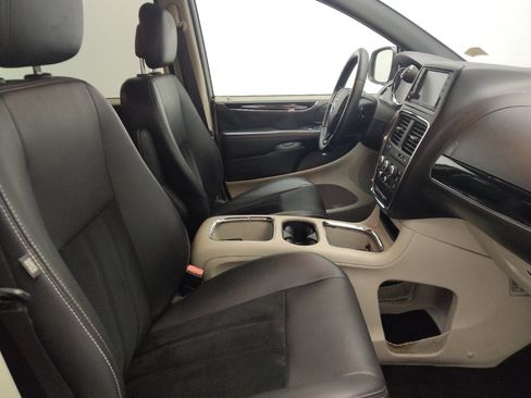 Used 2018 Dodge Grand Caravan SXT FWD image 19