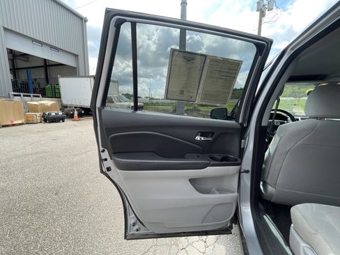 Used 2018 Honda Pilot LX image 17