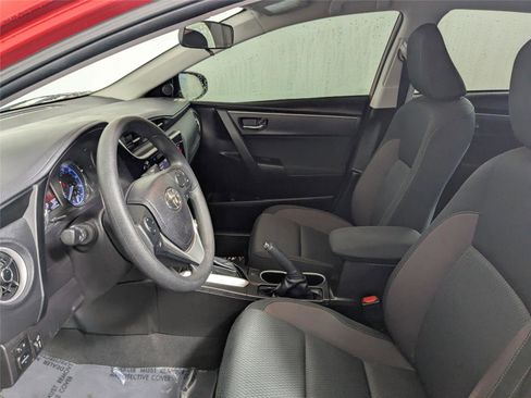 Used 2018 Toyota Corolla LE image 10