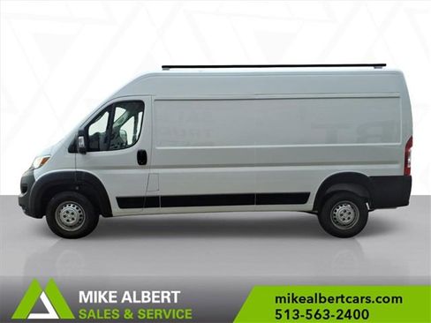 Used 2024 RAM ProMaster 2500 w/ Convenience Group image 4