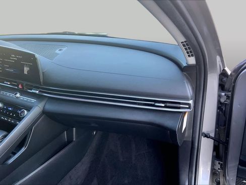 Used 2024 Hyundai Elantra Limited FWD image 19