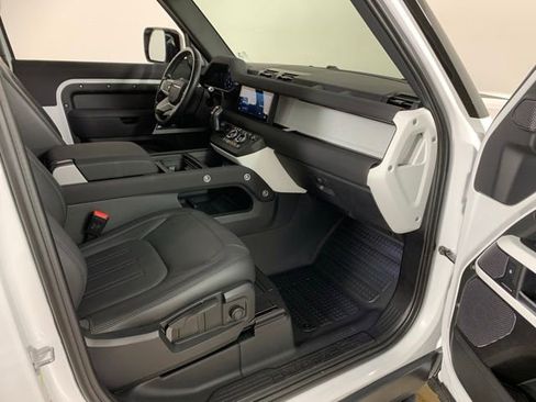 Used 2022 Land Rover Defender 90 S AWD/4WD image 31