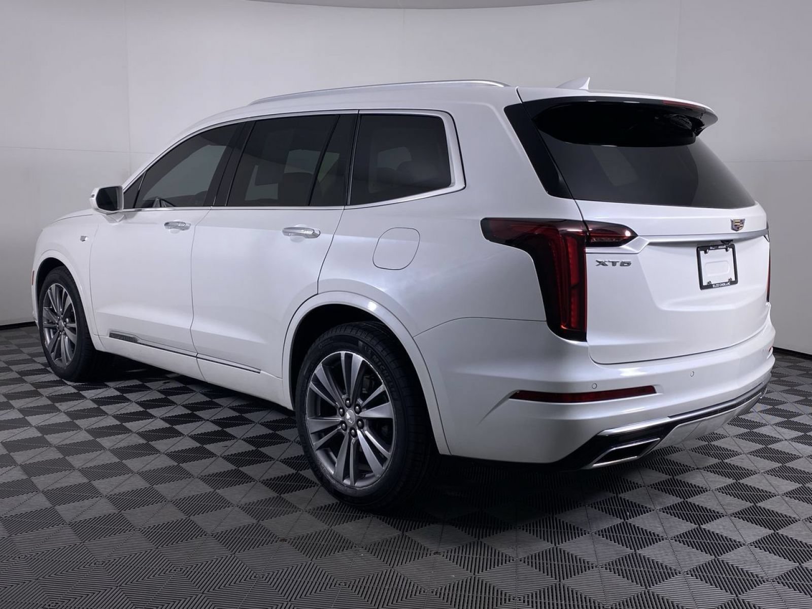 Certified 2020 Cadillac XT6 Premium Luxury FWD image 18