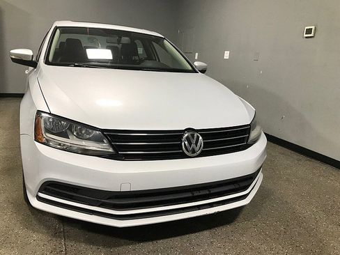 Used 2017 Volkswagen Jetta SE image 8