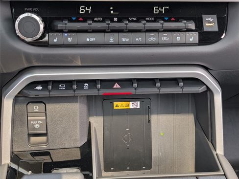 Used 2024 Toyota Tundra Platinum AWD/4WD image 27