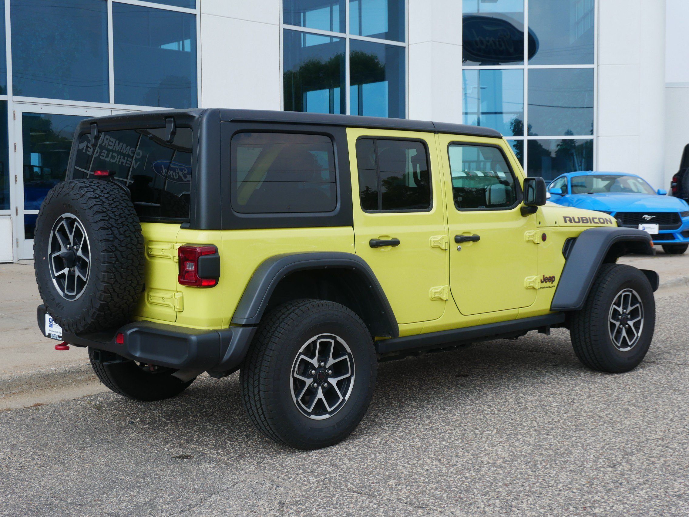 Used 2024 Jeep Wrangler Unlimited Rubicon AWD/4WD image 3
