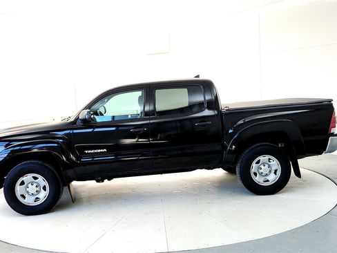 Certified 2015 Toyota Tacoma 4x4 Double Cab image 3