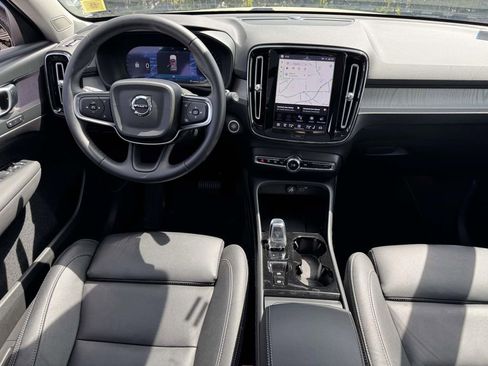 Certified 2025 Volvo XC40 B5 Plus AWD/4WD image 14