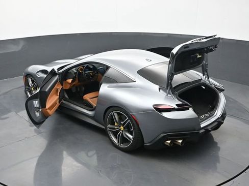 Used 2021 Ferrari Roma RWD image 22