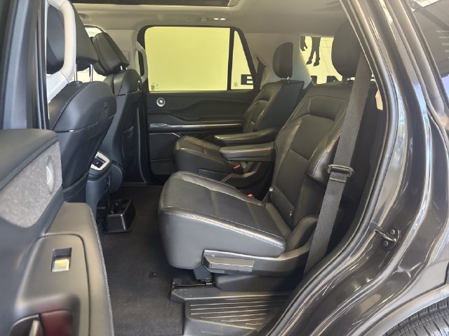 Used 2025 Lincoln Navigator Reserve AWD/4WD image 26