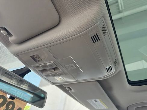 Used 2019 Volkswagen Tiguan SE w/ Panoramic Sunroof Package FWD image 21