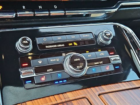 Used 2019 Lincoln Navigator Reserve AWD/4WD image 17
