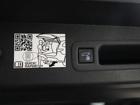 Used 2023 Toyota Sienna Platinum image 11