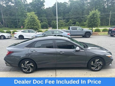 Used 2025 Hyundai Elantra Limited FWD image 1