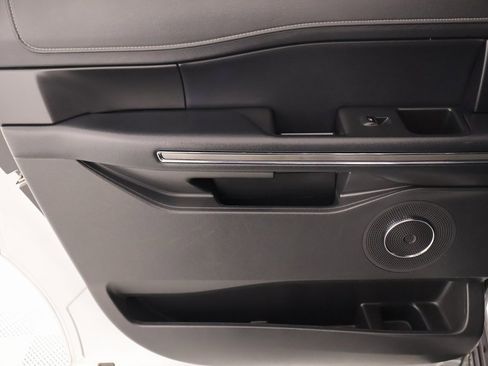 Used 2023 Ford Expedition Max XLT image 18