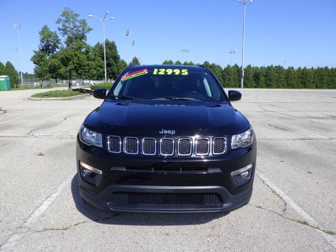 Used 2018 Jeep Compass Latitude w/ Cold Weather Group AWD/4WD image 2