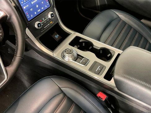 Used 2022 Ford Edge SEL w/ Sport Appearance Package image 17