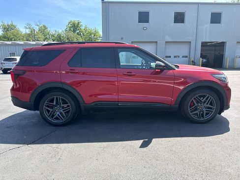 Used 2025 Ford Explorer ST AWD/4WD image 2