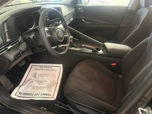 Used 2022 Hyundai Elantra SE FWD image 22