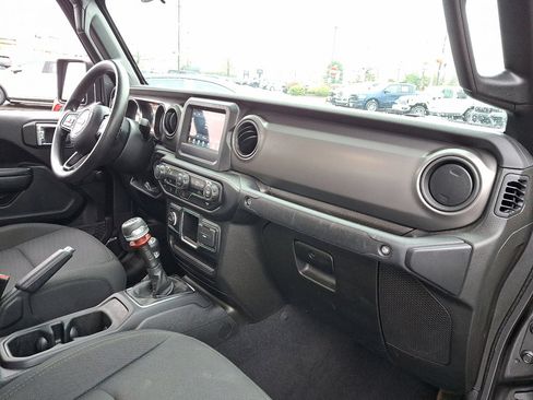 Used 2022 Jeep Gladiator Sport image 11