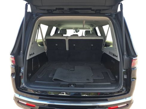 Used 2023 Jeep Wagoneer L Series III RWD image 29