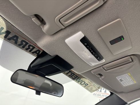 Used 2024 Nissan Kicks SR image 18