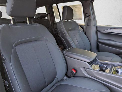 New 2025 Jeep Grand Cherokee Laredo X w/ Luxury Tech Group I image 29