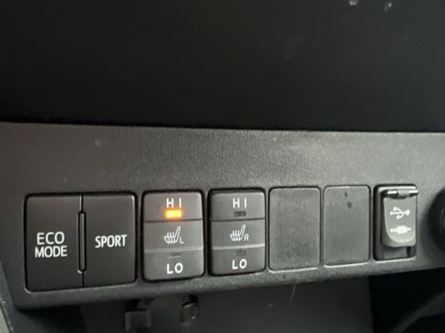 Used 2018 Toyota RAV4 XLE w/ Plus Extra Value Package image 5