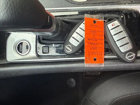 Used 2024 Nissan Altima 2.5 S FWD image 12
