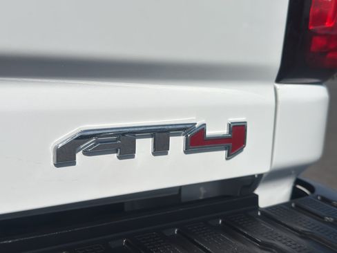 Used 2023 GMC Sierra 2500 AT4 w/ AT4 Preferred Package AWD/4WD image 8