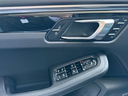 Certified 2023 Porsche Macan AWD/4WD image 12
