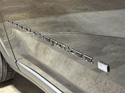 New 2025 Jeep Grand Cherokee L Laredo image 25