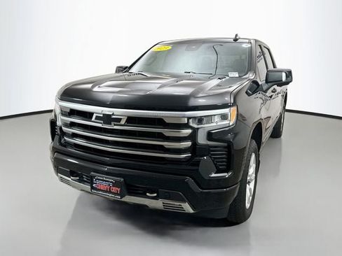 Used 2023 Chevrolet Silverado 1500 High Country AWD/4WD image 3