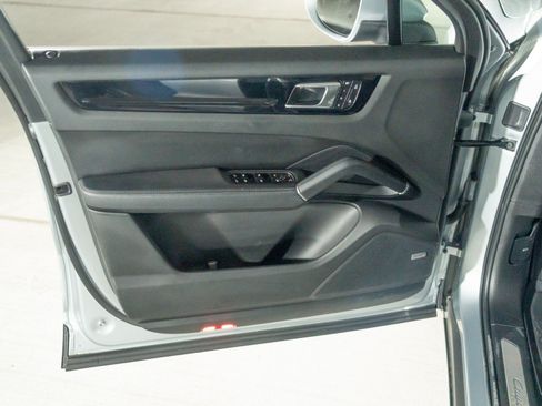 Certified 2023 Porsche Cayenne AWD/4WD image 16