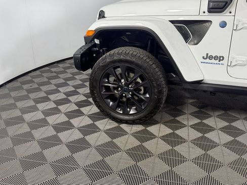 Used 2025 Jeep Wrangler Unlimited Sahara AWD/4WD image 12