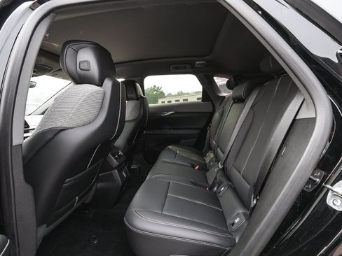 Used 2025 Cadillac Optiq Luxury 1 AWD/4WD image 38