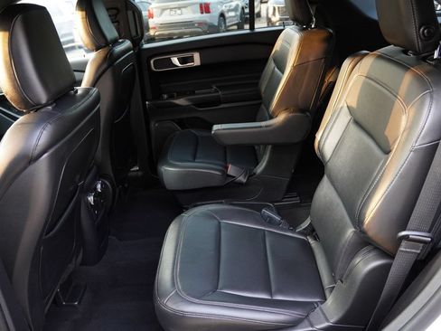 Used 2020 Ford Explorer XLT w/ Equipment Group 202A AWD/4WD image 17