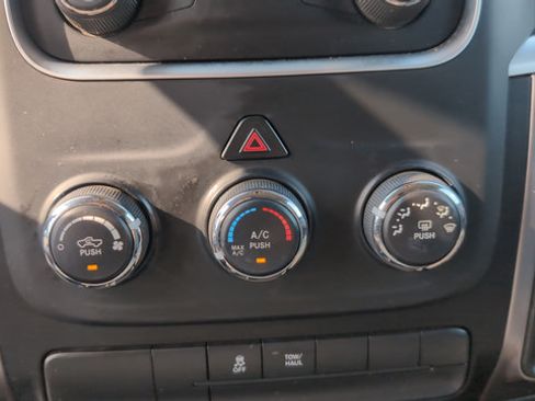 Used 2021 RAM 1500 Classic SLT AWD/4WD image 16