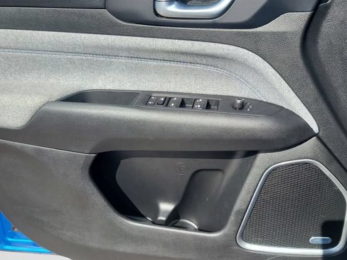 Used 2025 Jeep Compass Latitude w/ Sun & Sound Group AWD/4WD image 21