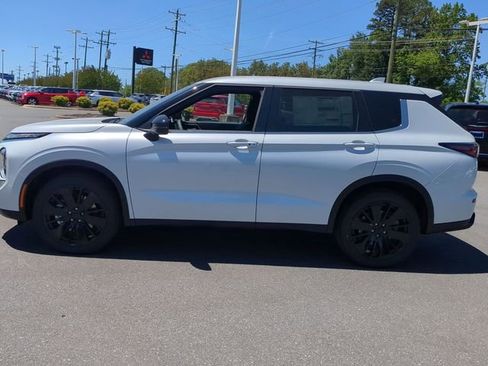 New 2026 Mitsubishi Outlander LE FWD image 6