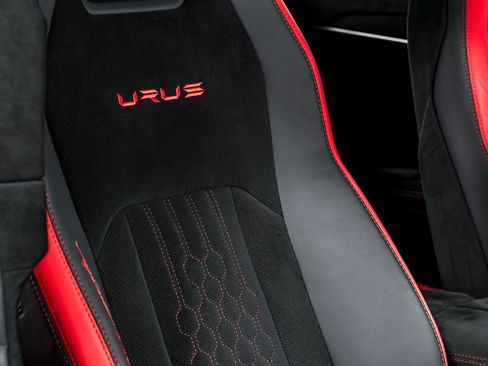 Used 2023 Lamborghini Urus Performante AWD/4WD image 43