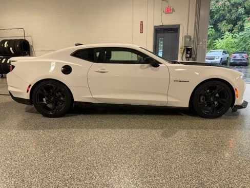 Used 2022 Chevrolet Camaro LT RWD image 6