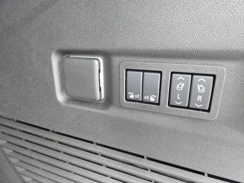 New 2026 Chevrolet Suburban High Country image 9