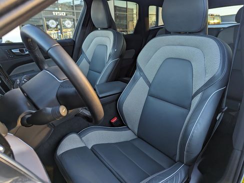 Used 2022 Volvo XC60 B5 R-Design w/ Advanced Package image 14