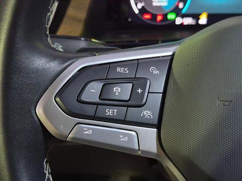 Used 2024 Volkswagen Atlas SE w/ Black Wheel Package FWD image 9