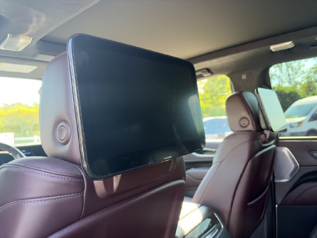 Used 2024 Cadillac Escalade ESV V w/ LPO, ONYX Package AWD/4WD image 11
