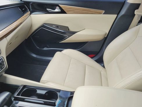 Used 2017 Kia Cadenza Premium w/ Luxury Package image 26