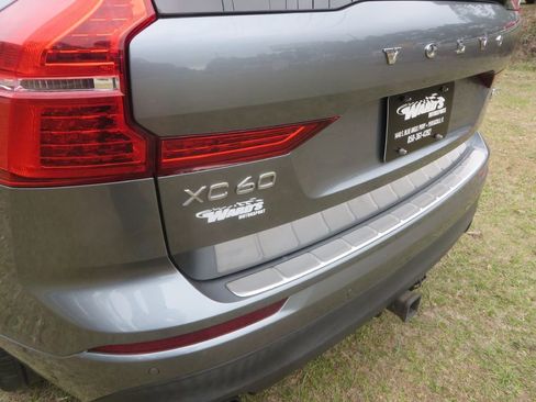 Used 2018 Volvo XC60 T6 Momentum w/ Convenience Package image 9