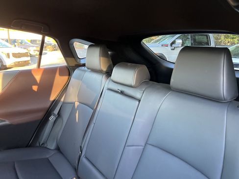 Used 2023 Toyota Venza XLE image 40